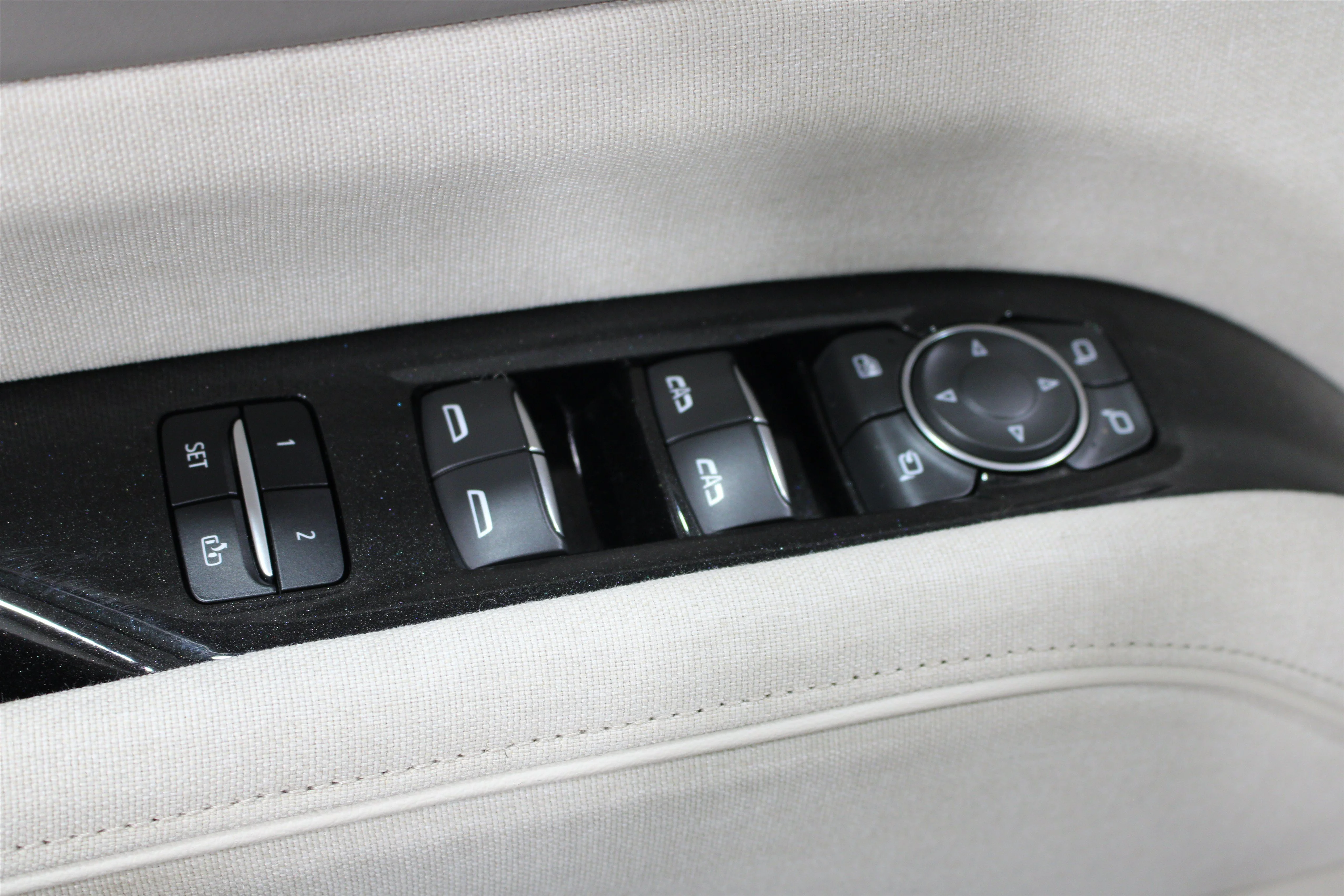 Used 2023 Crystal White Tricoat Cadillac 4WD Sport Platinum image 7