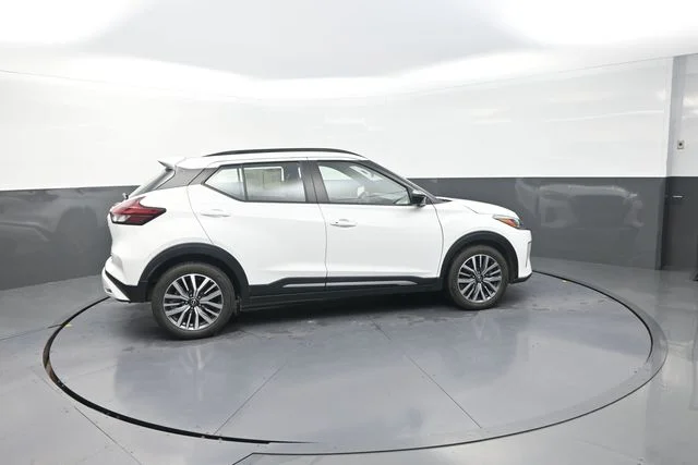 Used 2024 White Nissan SR image 43