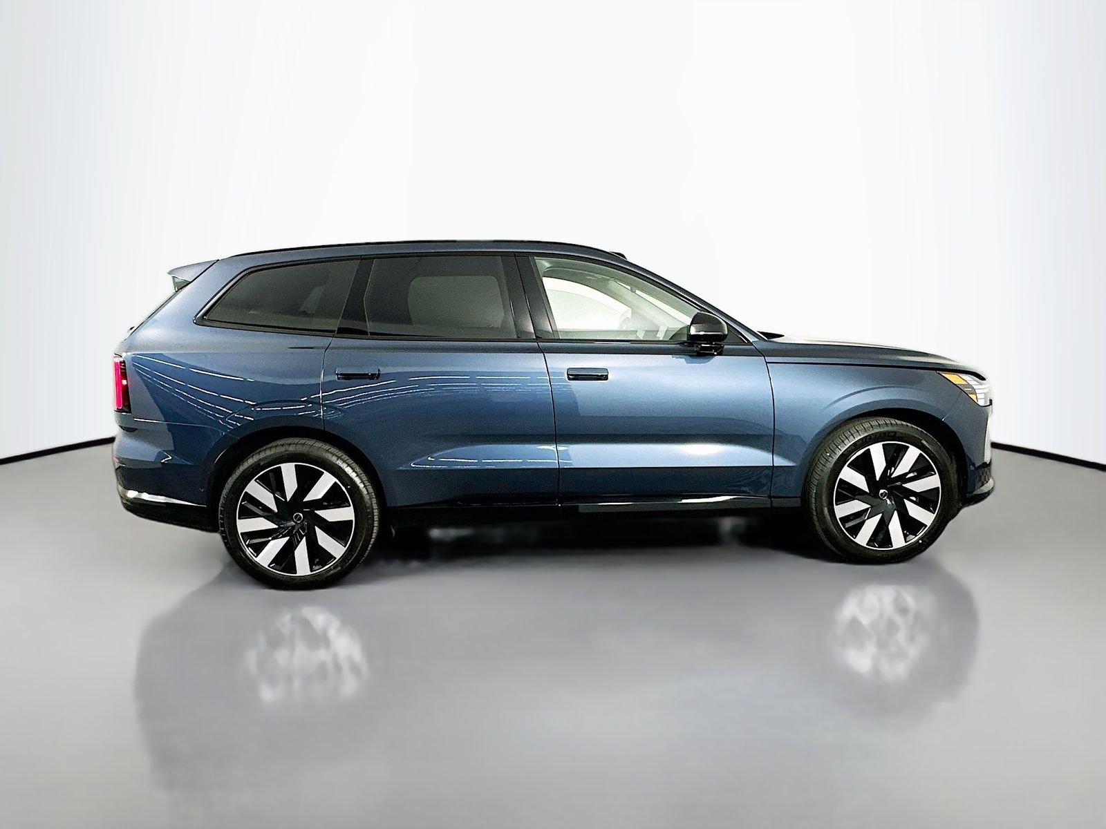 Used 2025 Denim Blue Metallic Volvo Twin Motor Performance Ultra image 8