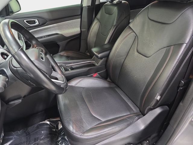 Used 2022 Silver Jeep Latitude Lux image 13