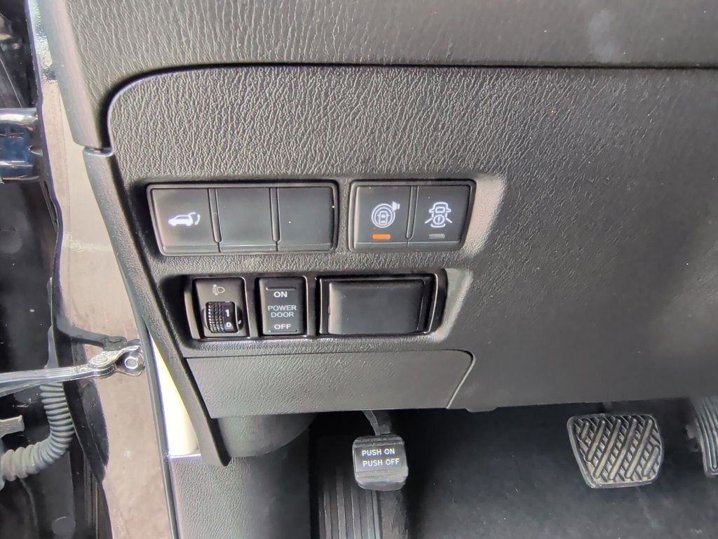 Used 2019 Super Black Nissan SL image 15