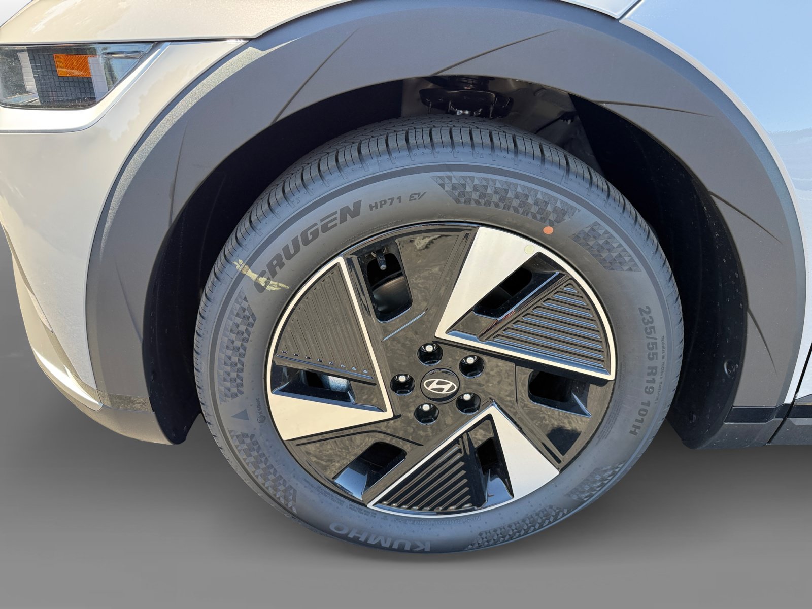 New 2027 Gray Hyundai SEL image 9