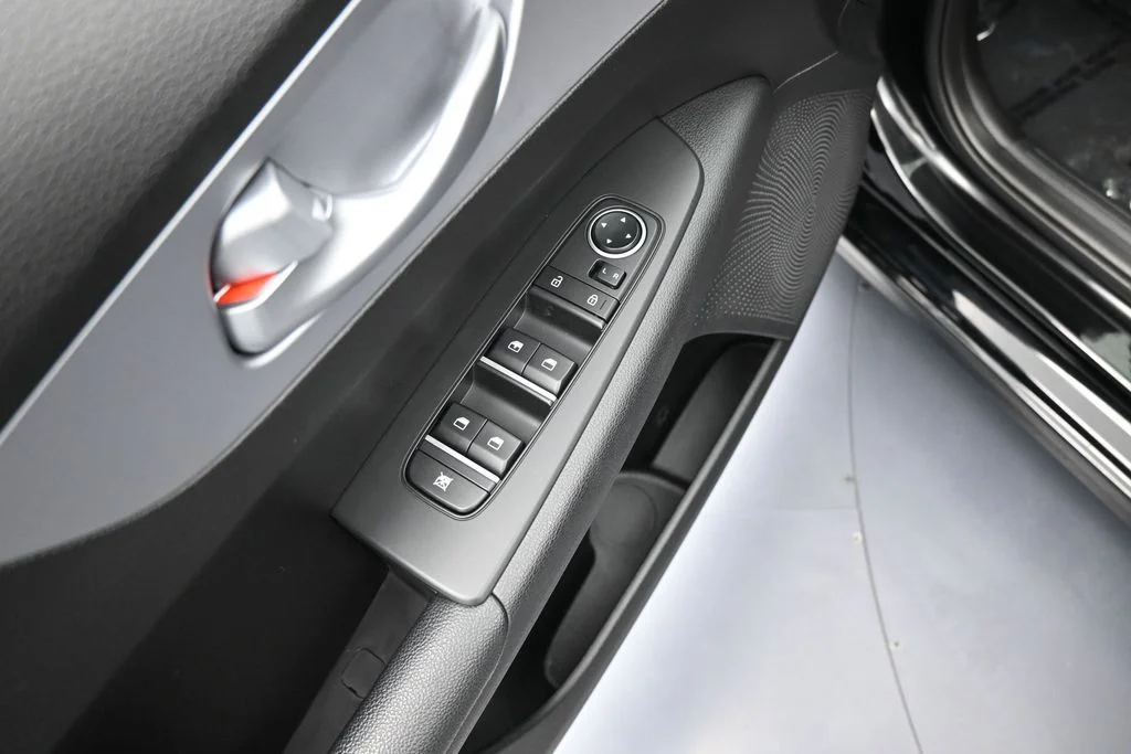 Used 2023 Aurora Black Pearl Kia LXS image 13