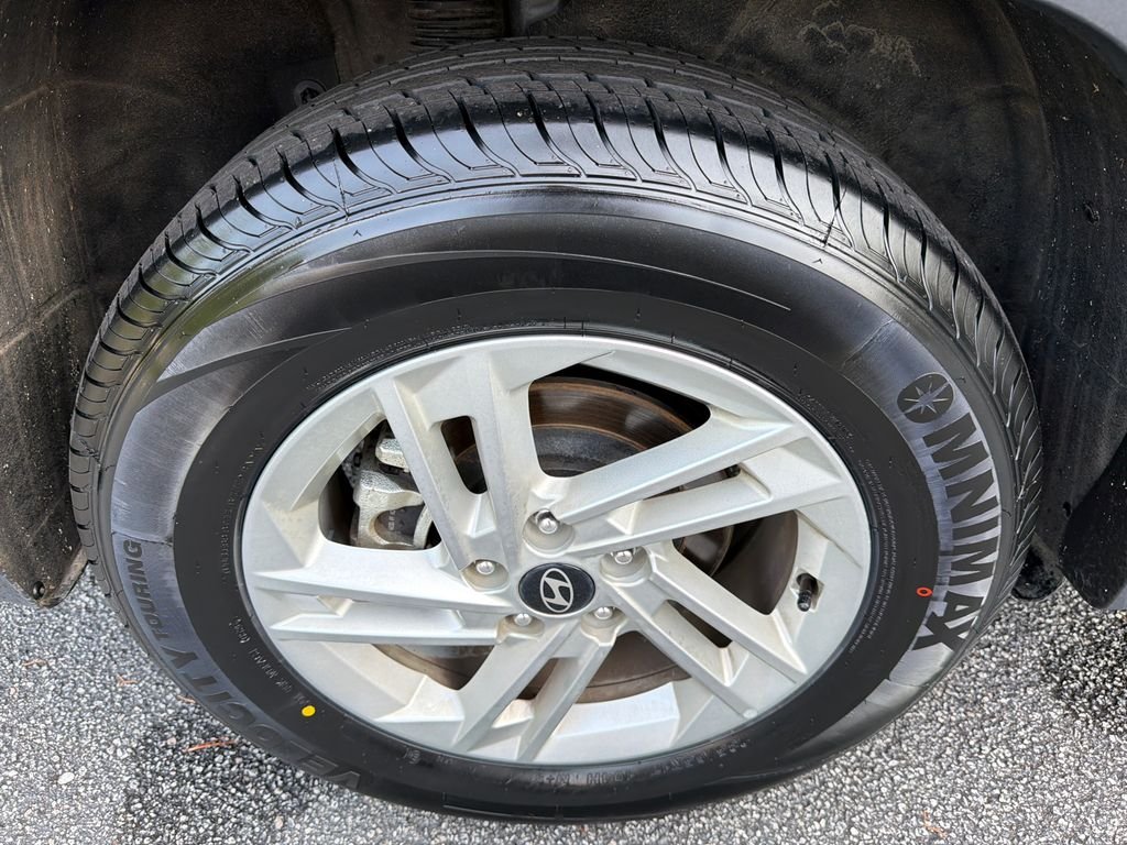 2025 Hyundai Tucson SE - Photo 17