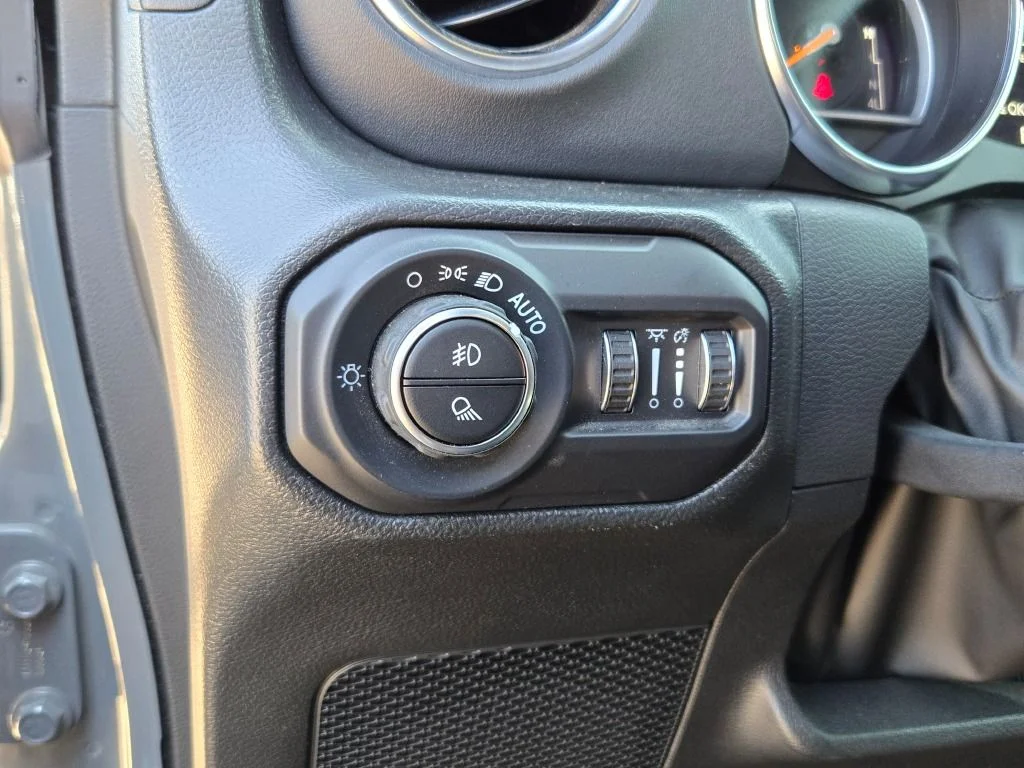 Used 2022 Gray Jeep Overland image 27