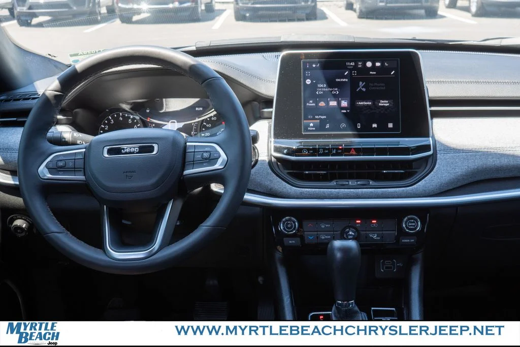 Used 2025 Diamond Black Crystal Pearlcoat Jeep Latitude image 14