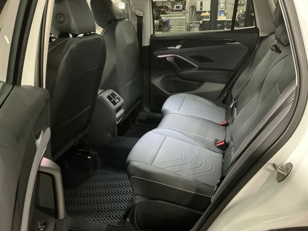 New 2026 White/off-white Volkswagen 2.0T SE image 18