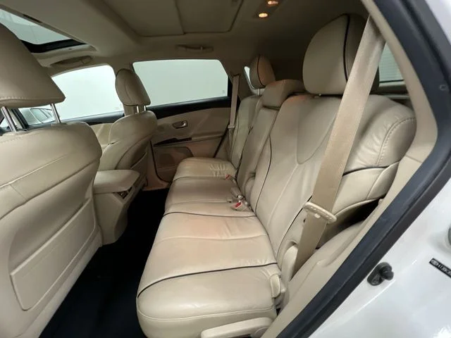 Used 2014 White Toyota XLE image 27