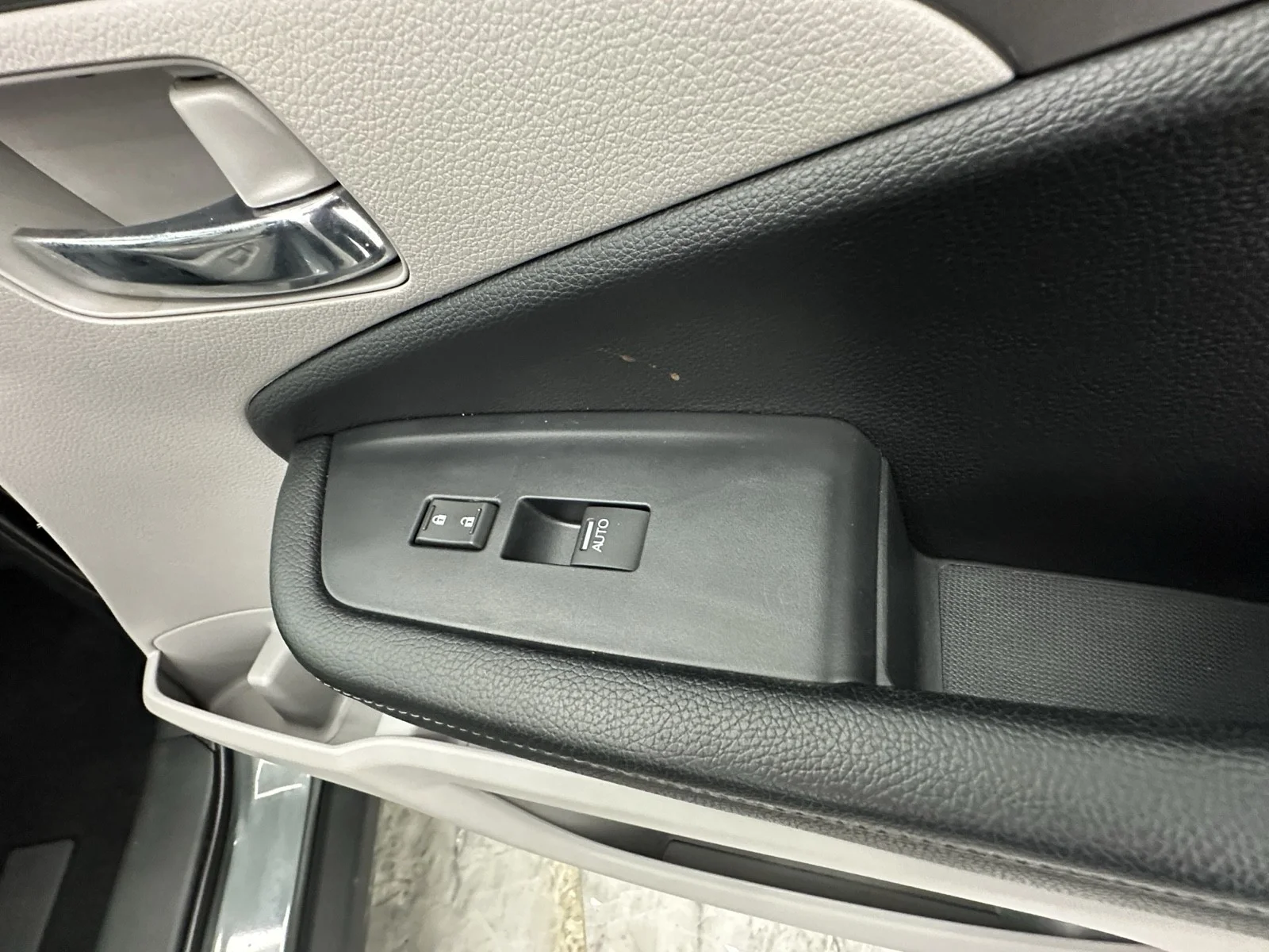 Used 2019 Forest Mist Metallic Honda RTL-T AWD image 46