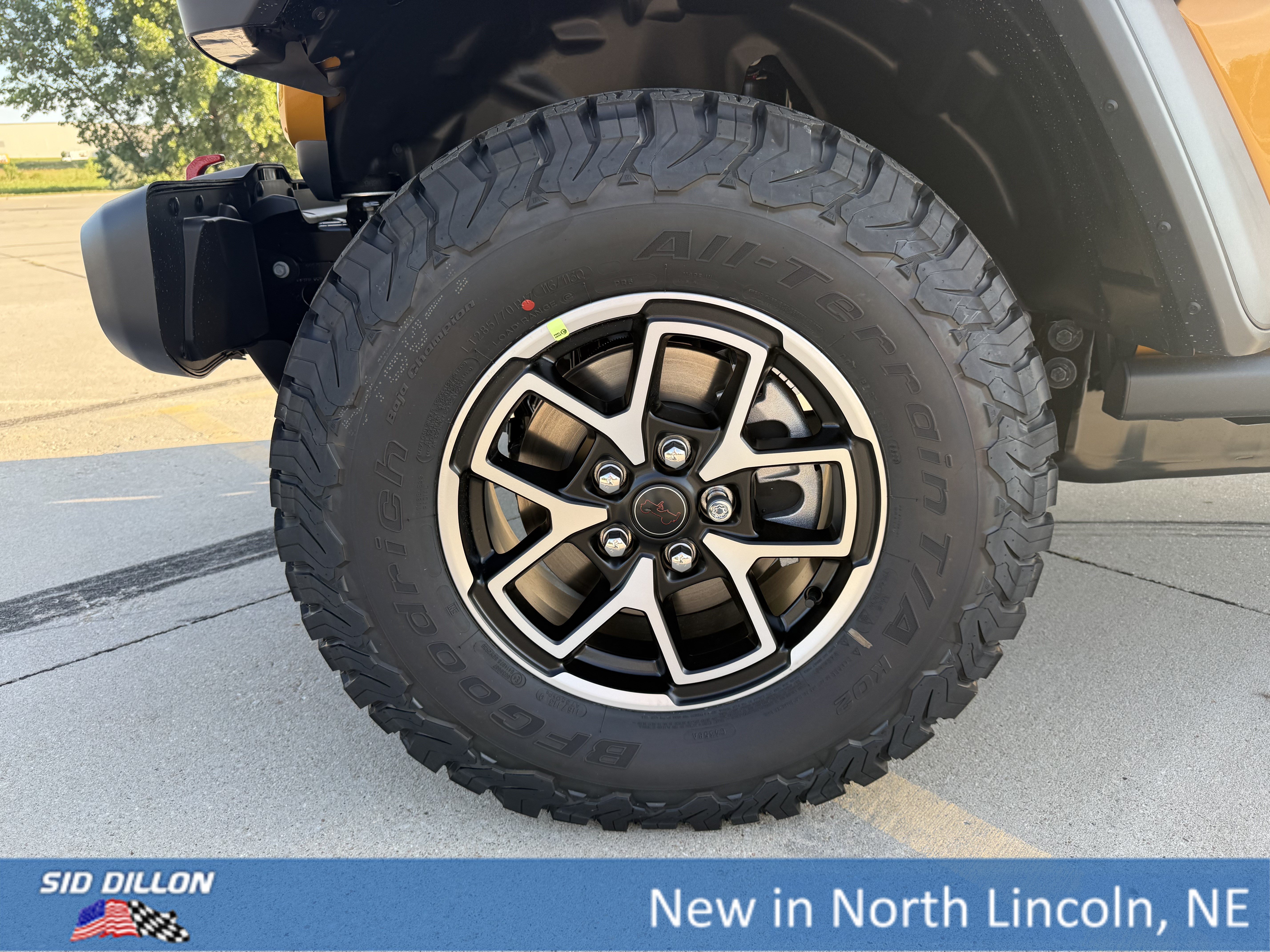 New 2026 Goldilocks Exterior Paint Jeep 4-Door Rubicon 4x4 image 5