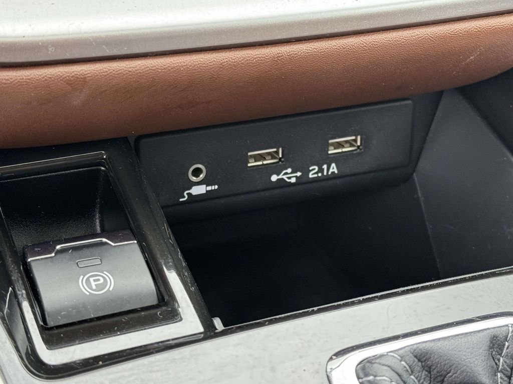 Used 2022 White Subaru Touring image 21
