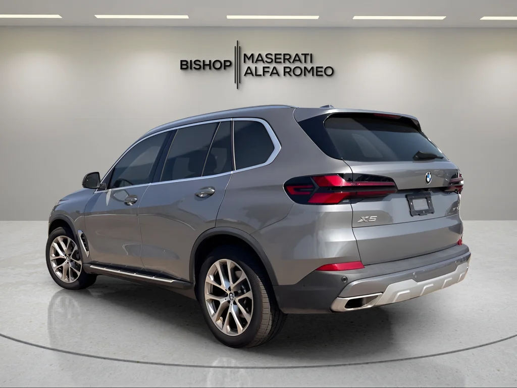 Used 2024 Gray BMW sDrive40i image 3