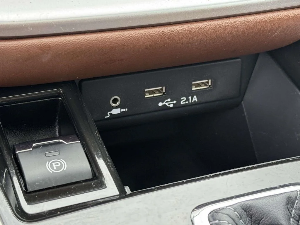Used 2022 White Subaru Touring image 21