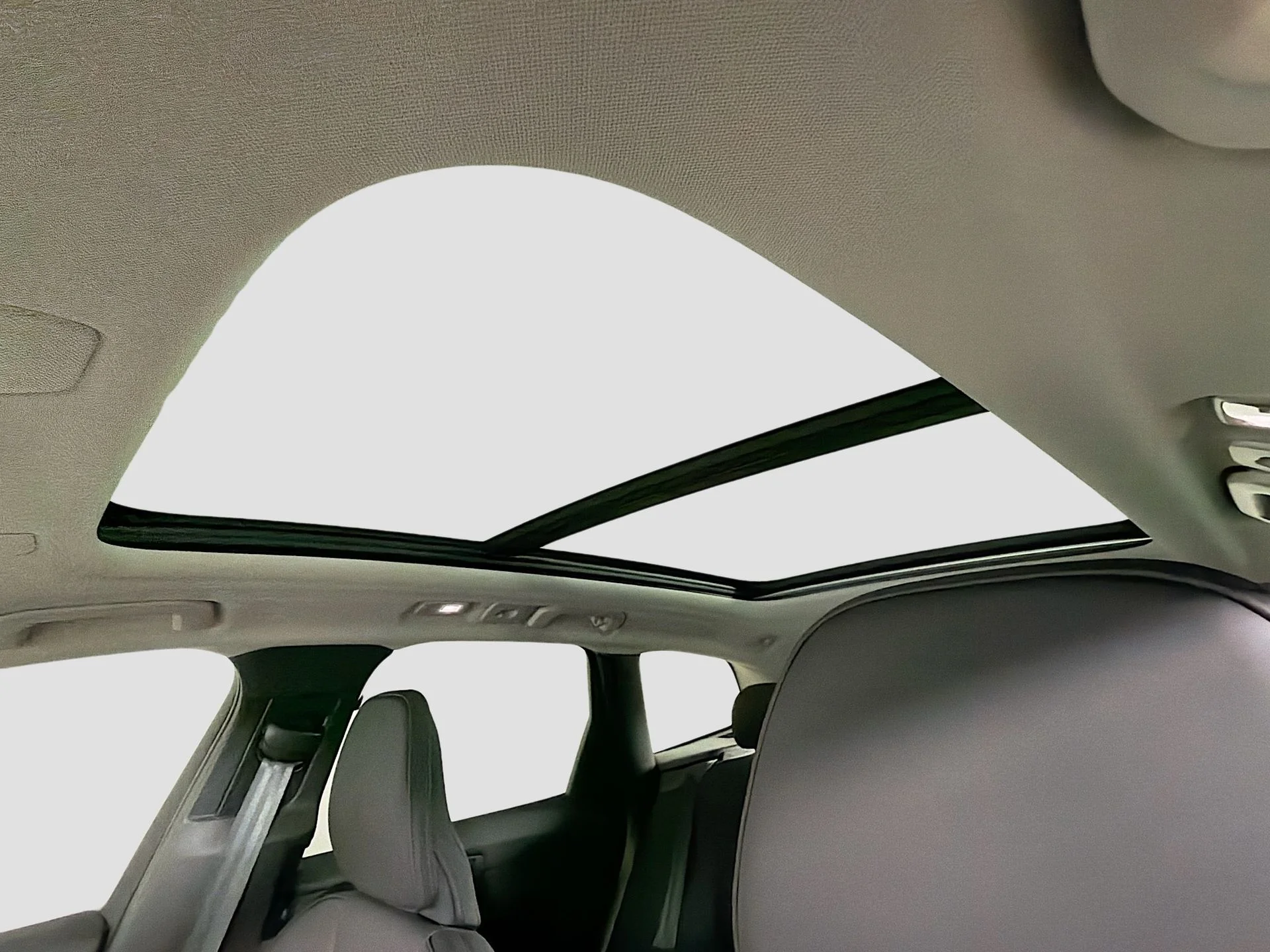 New 2026 Vapour Grey Volvo Plus image 22