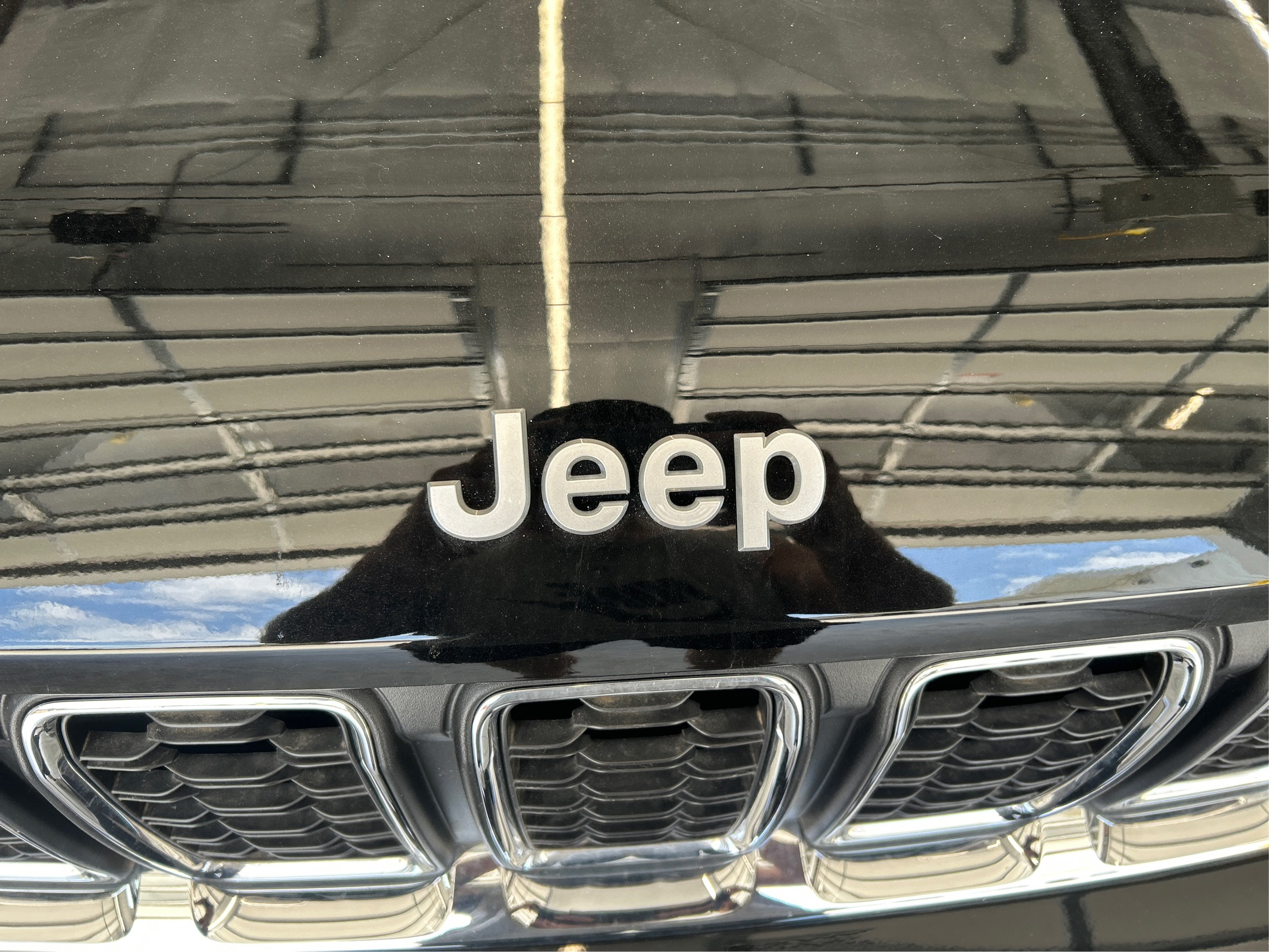 New 2026 Diamond Black Crystal Pearlcoat Jeep Laredo image 23