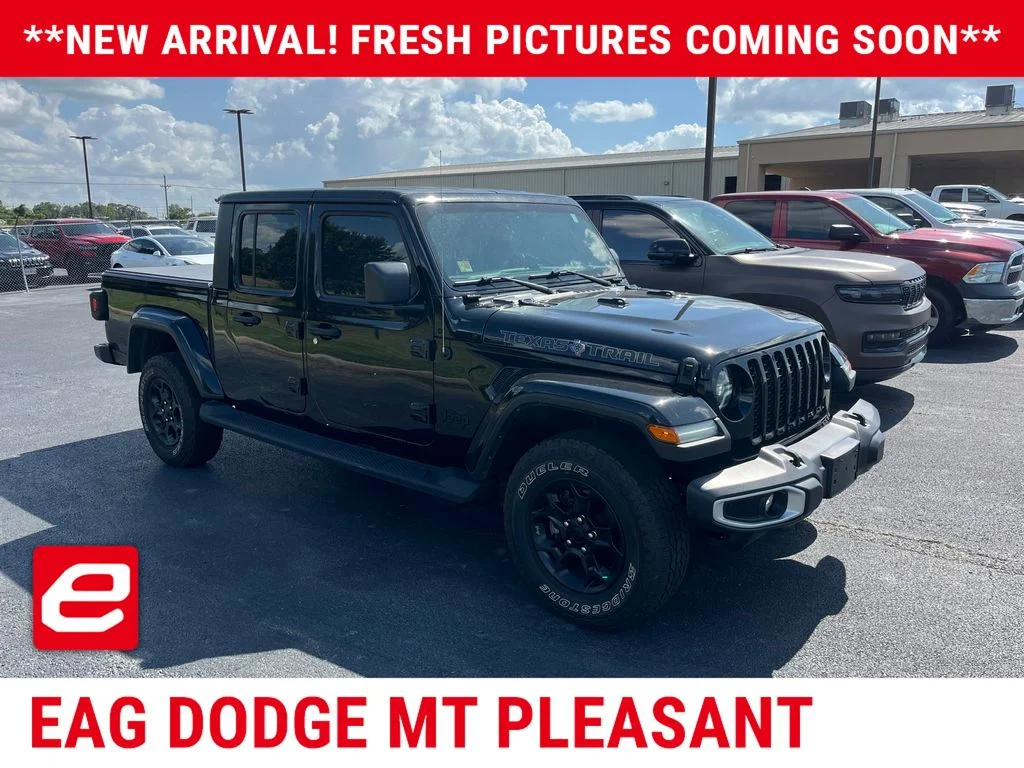 Used 2023 Black Jeep Texas Trail image 1