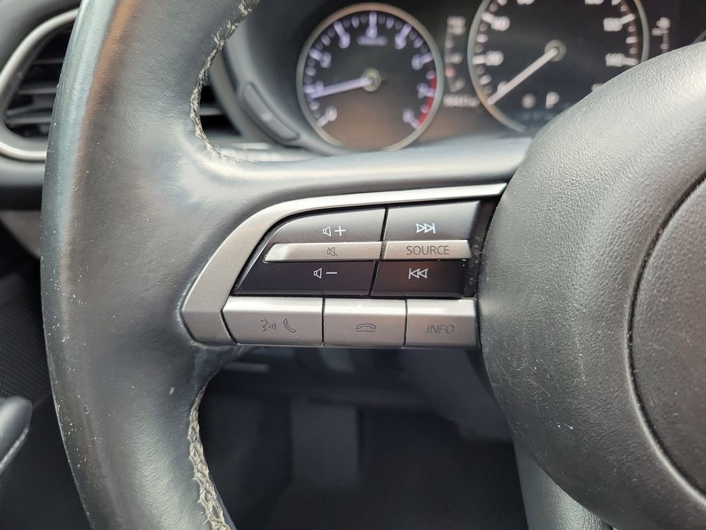 Used 2021 White Mazda Select image 27
