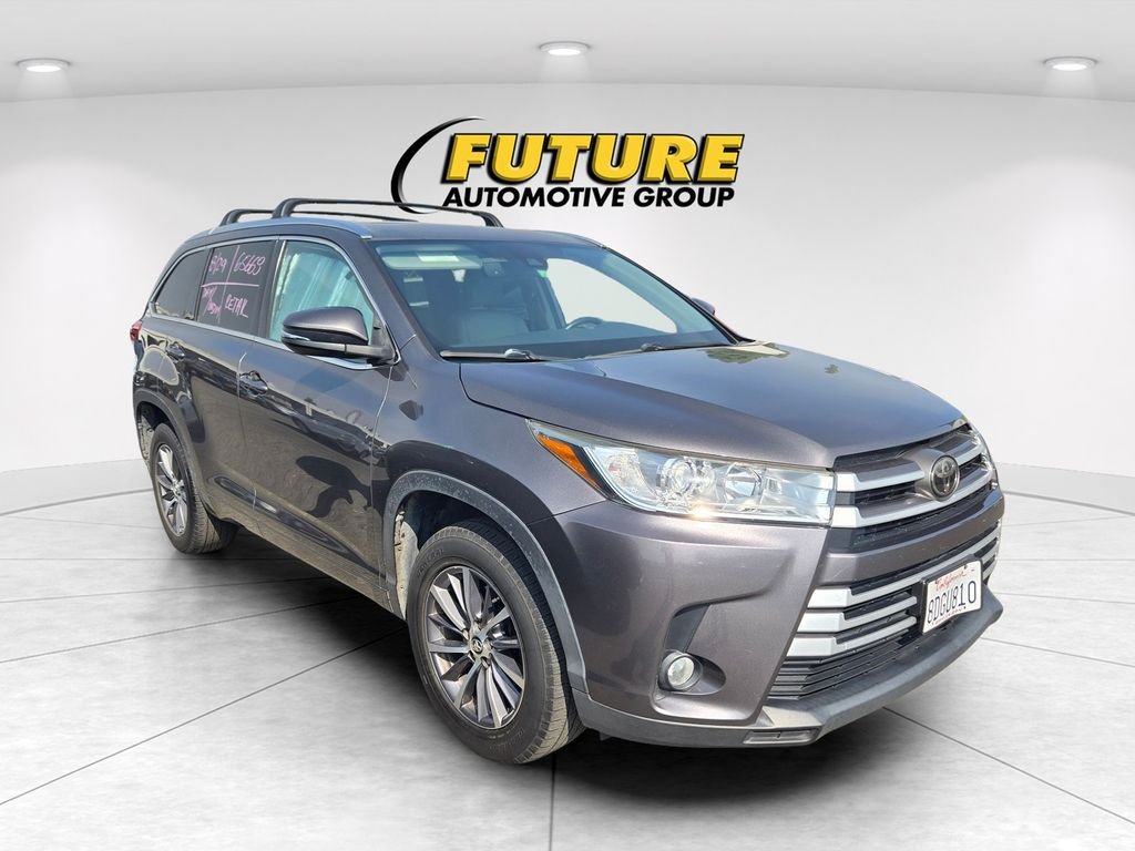 Used 2018 Gray Toyota XLE image 1