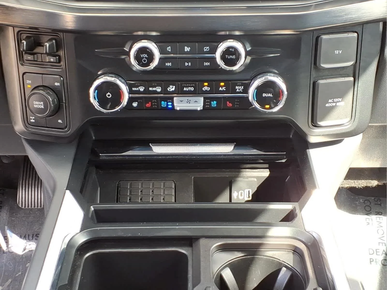Used 2024 Iconic Silver Ford LARIAT image 27