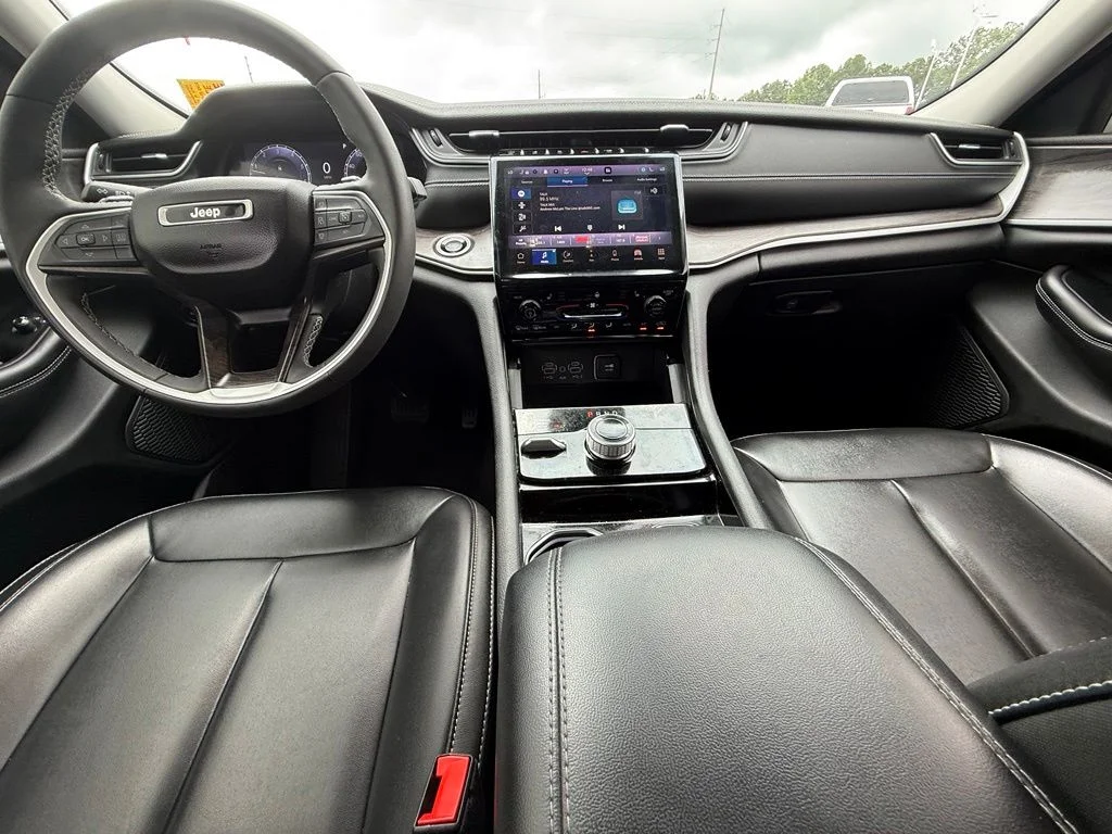 Used 2023 White Jeep Limited image 9