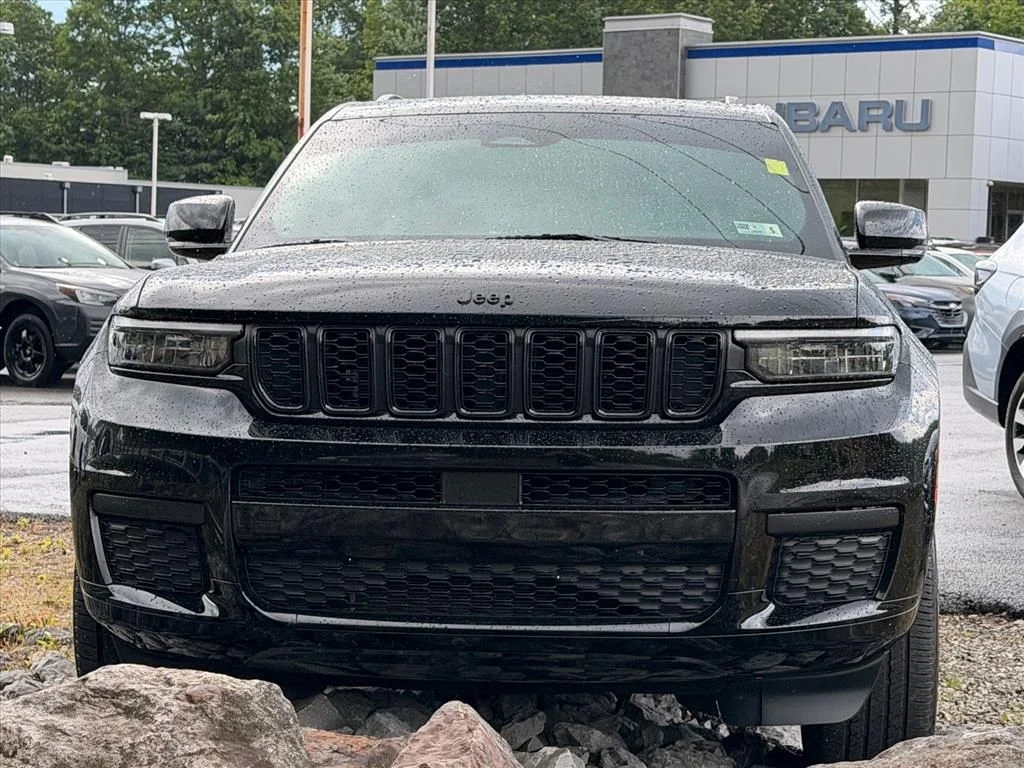 Used 2025 Black Jeep Altitude X image 7