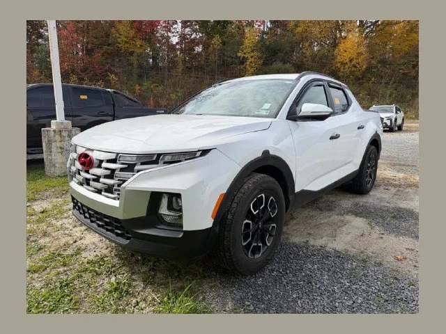 Used 2023 White Hyundai SEL image 1