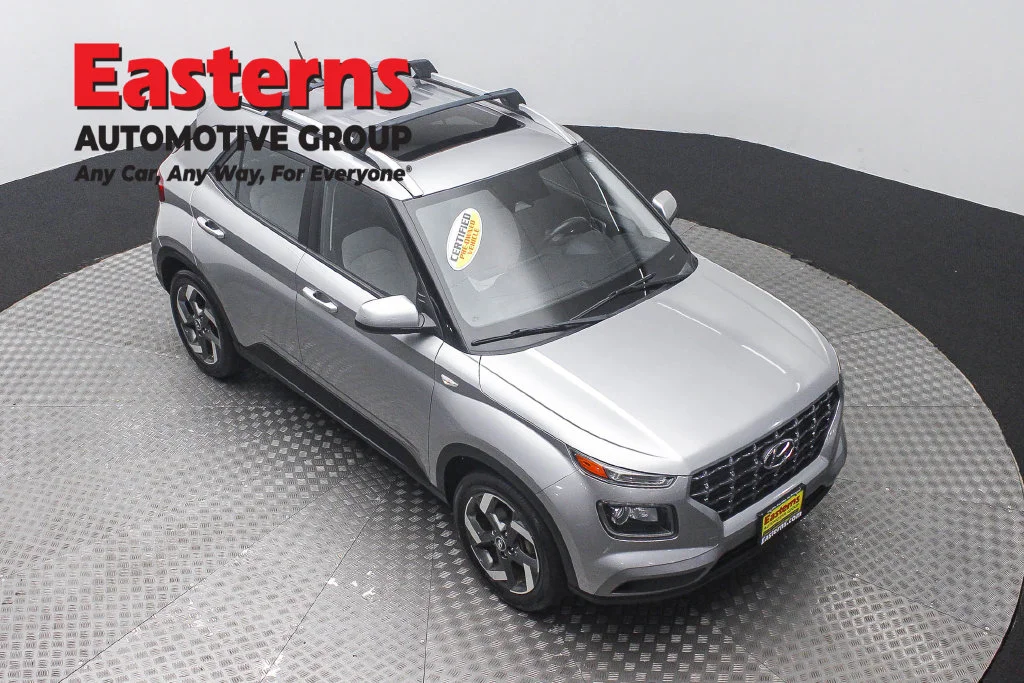 Used 2023 Silver Hyundai SEL image 3