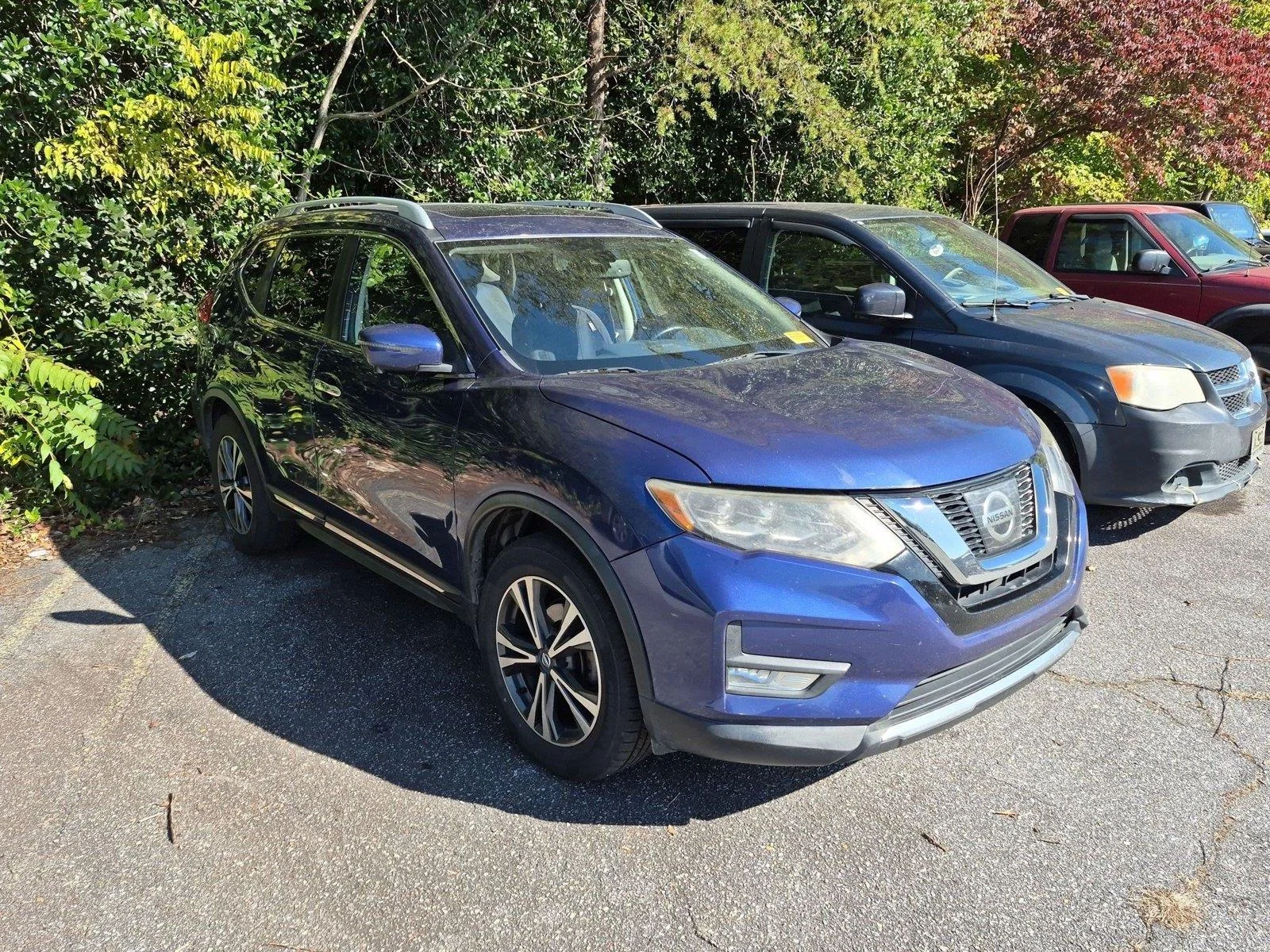 Used 2017  NISSAN  image 3