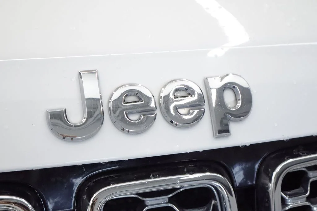 Certified Used 2020 White Jeep Overland image 4