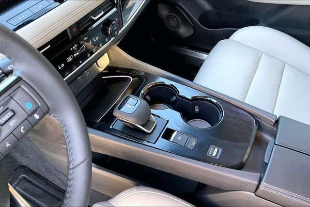 Used 2024 White Nissan SL image 13