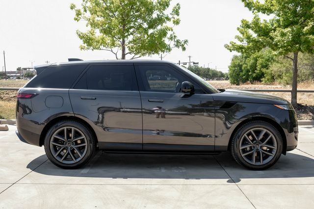New 2026  Land Rover SE image 8