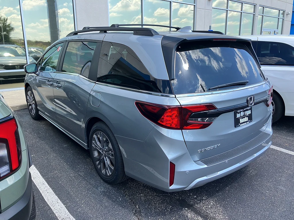 Certified Used 2026 Solar Silver Metallic Honda Touring image 5