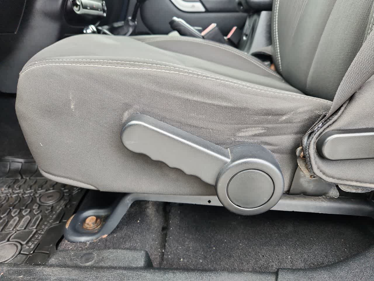 Used 2017  Jeep Sahara image 13