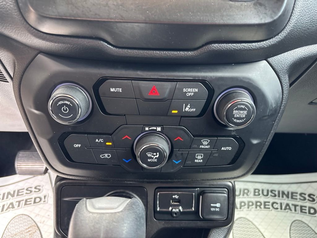 Used 2021 White Jeep Latitude image 18