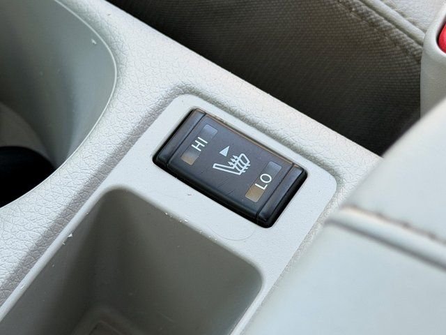Used 2022 White Nissan SL image 21