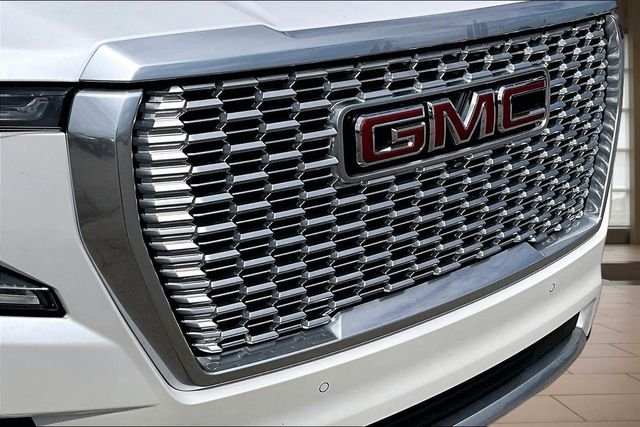 Used 2023 White GMC Denali image 29