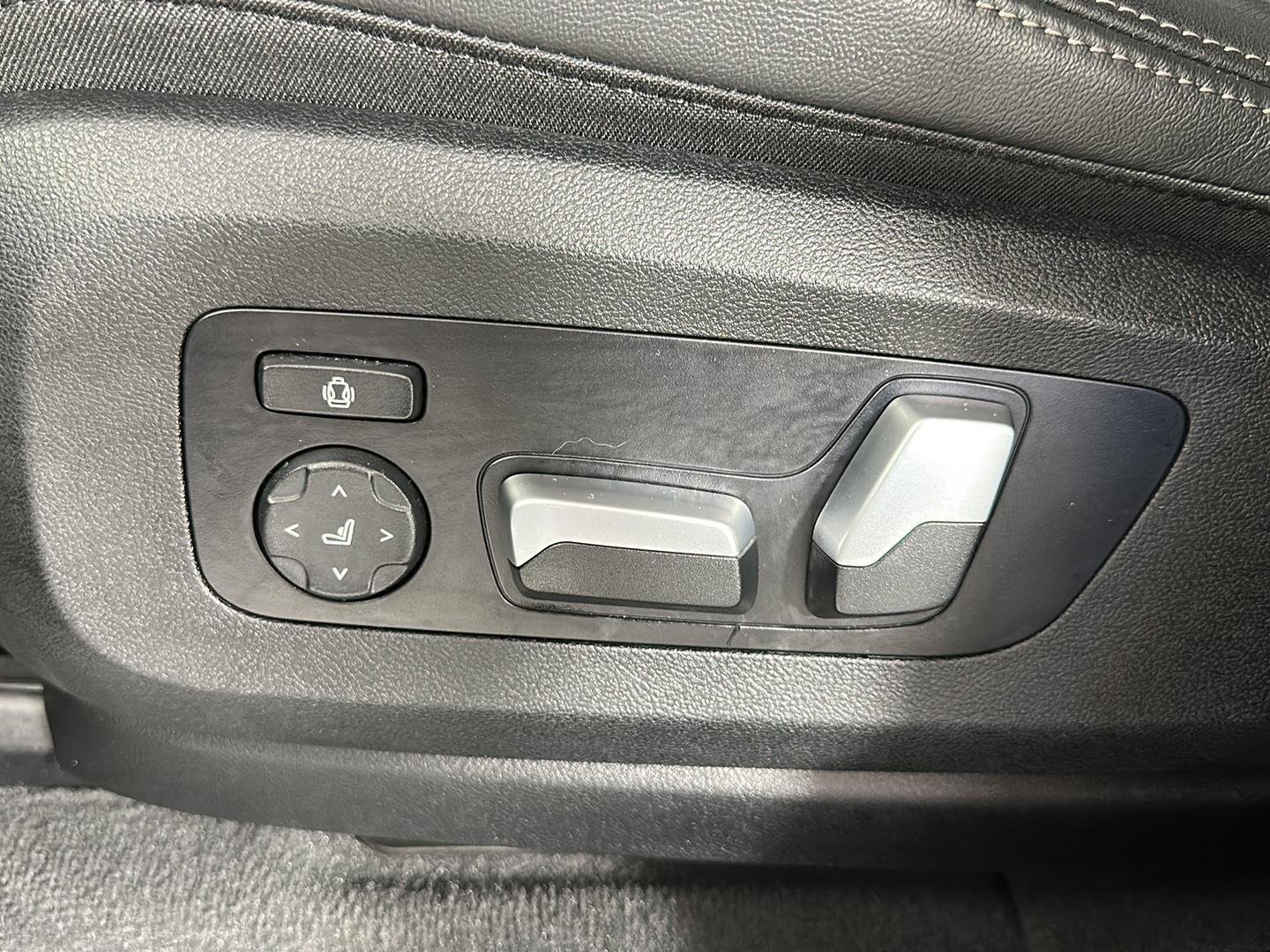 Used 2024 Black Sapphire Metallic BMW xDrive40i image 14