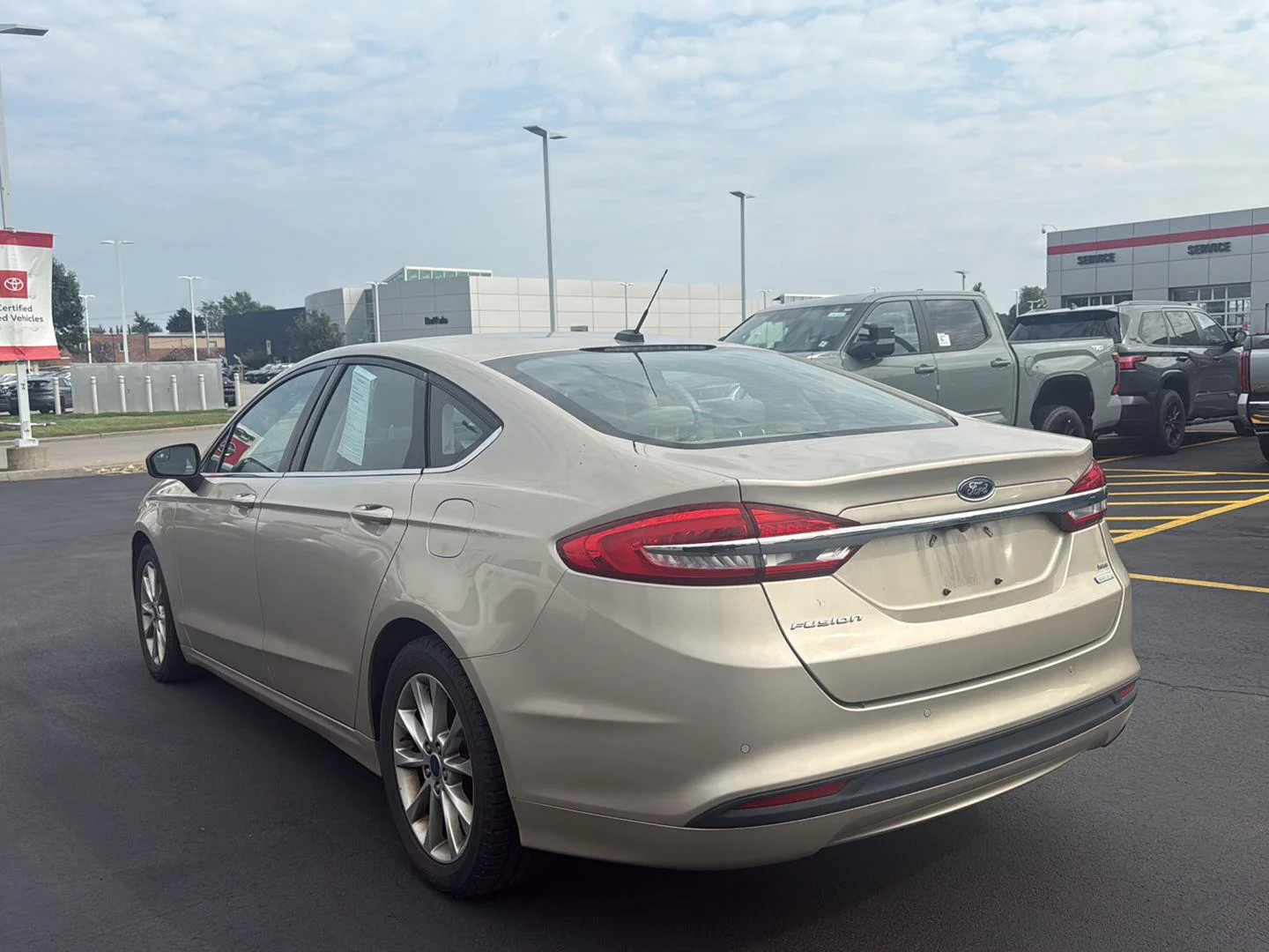 Used 2017 White Gold Ford SE image 5