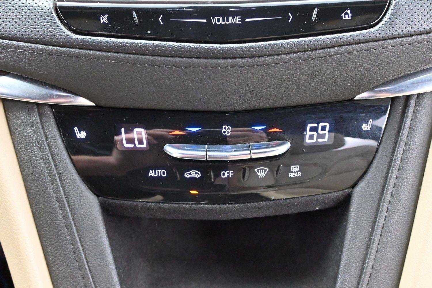 Used 2019 RADIANT SILVER METALLIC Cadillac Luxury FWD image 26
