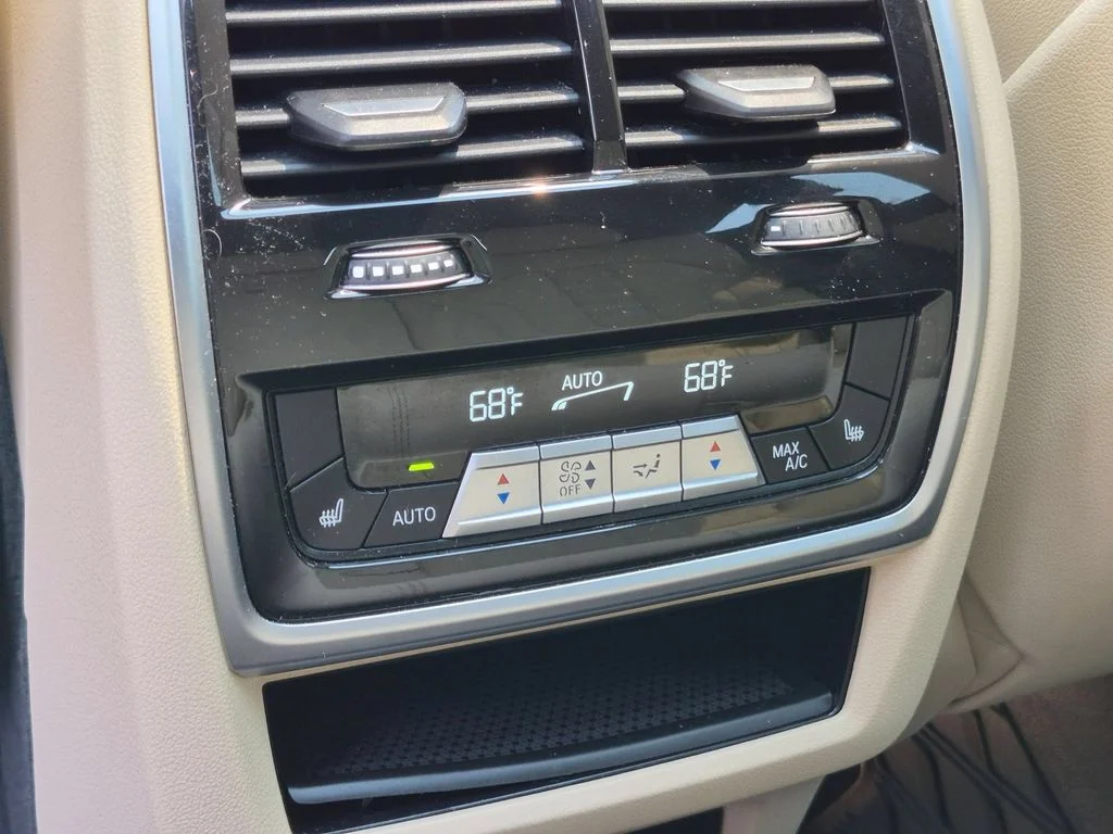Used 2022 Black BMW xDrive40i image 27