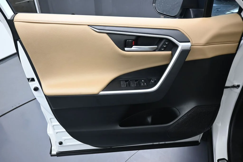 Used 2023 Ice Cap Toyota Limited image 13