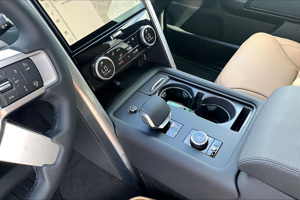 New 2026 Black Land Rover Dynamic SE image 8