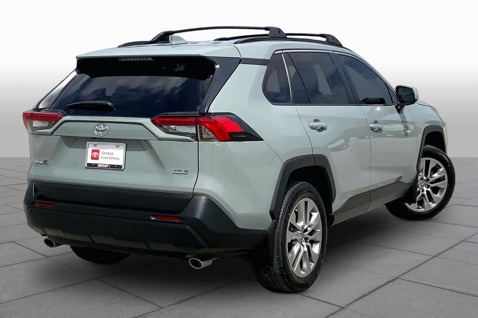 Used 2023 Lunar Rock Toyota XLE Premium image 13