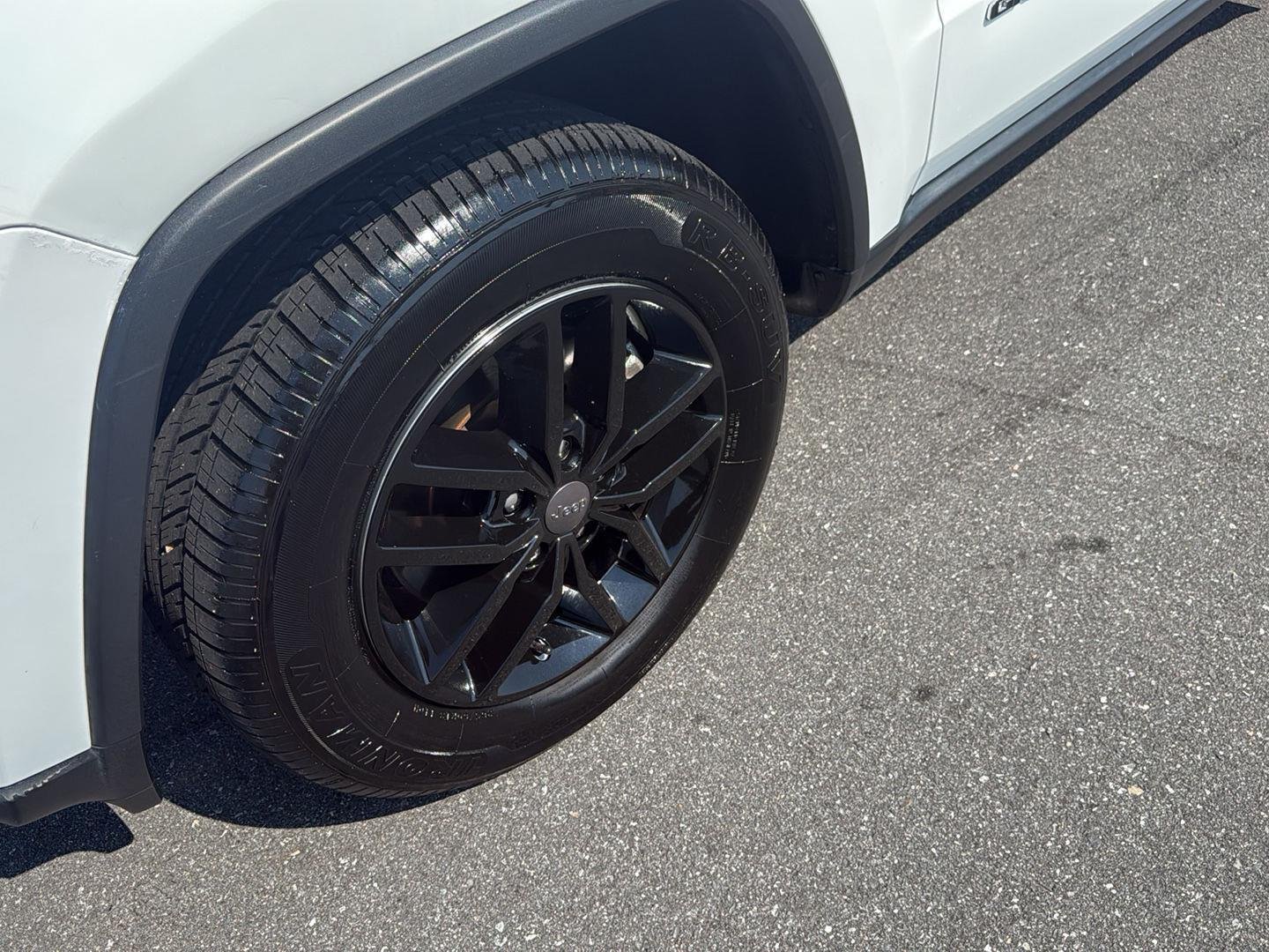 Used 2022 Bright White Clearcoat Jeep Limited image 12
