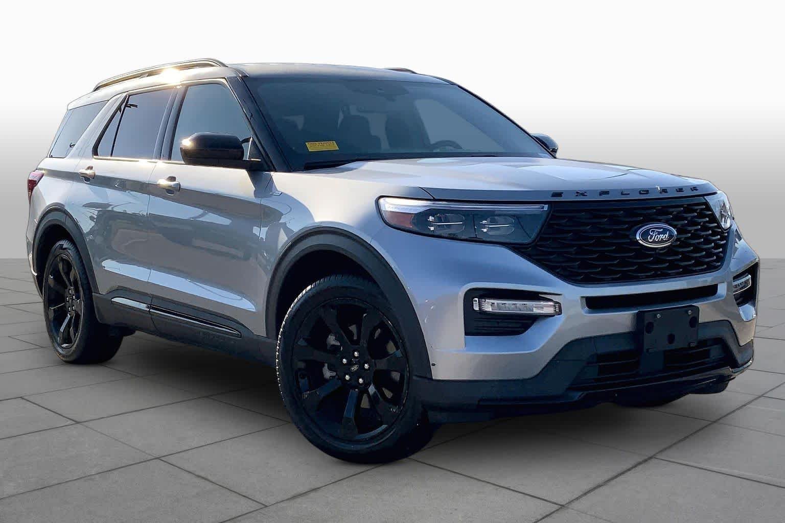 Used 2023 Iconic Silver Metallic Ford ST-Line image 3