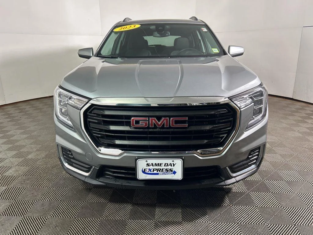 Used 2023 Sterling Metallic GMC SLE image 12