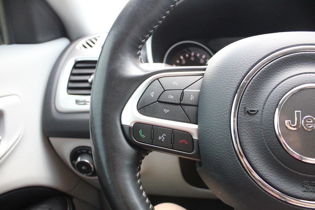 Used 2018 Blue Jeep Latitude image 12