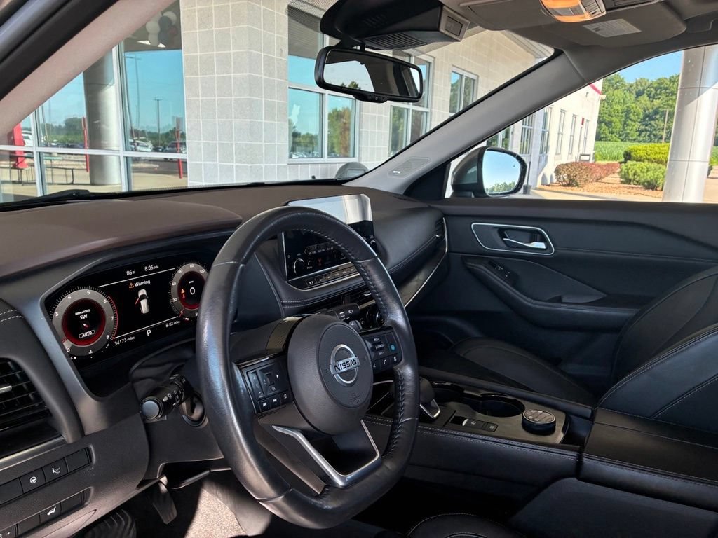 Used 2021 Gray Nissan Platinum image 15