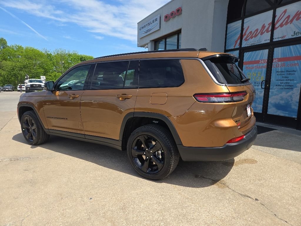 New 2026 Copper Shino Metallic Clear-Coat Exterior Paint Jeep Limited image 6