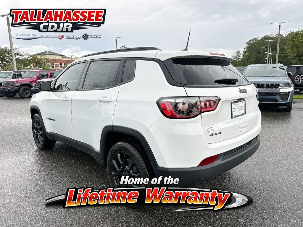 New 2026 Bright White Clear-Coat Exterior Paint Jeep Latitude image 7
